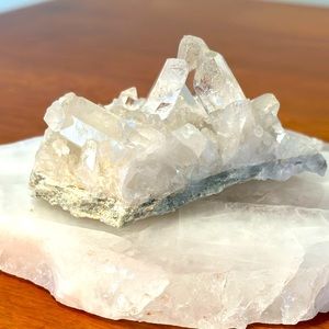 Quartz cluster